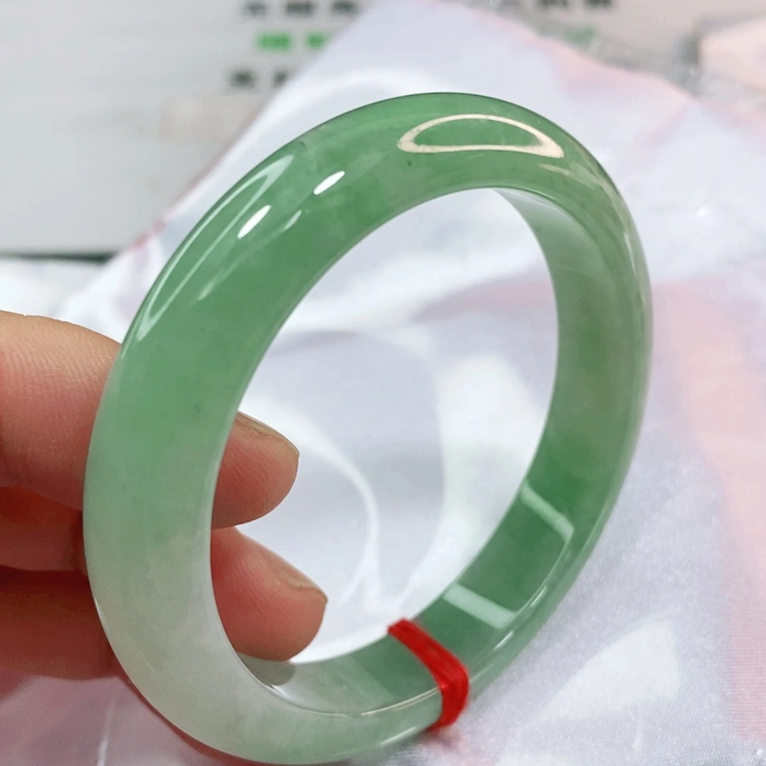 翡翠手镯未镶嵌52.8圈口