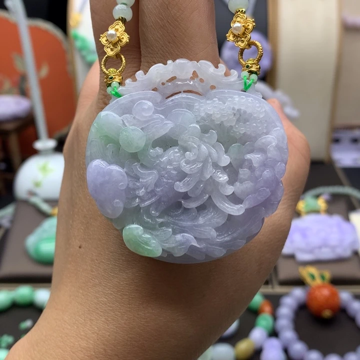 翡翠未镶嵌吊坠(赠链)