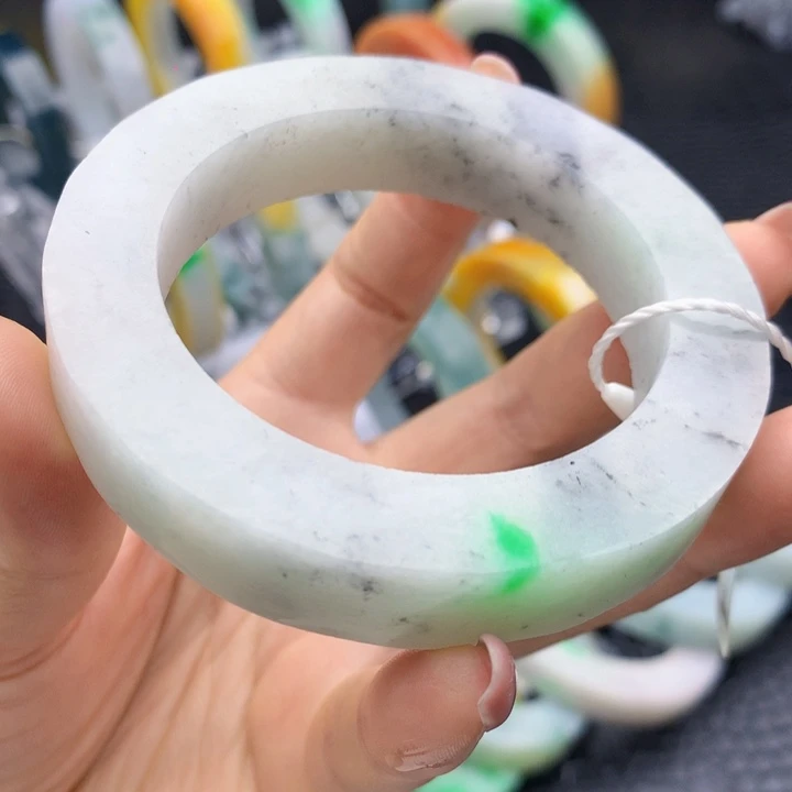 定制翡翠未镶嵌翡翠手镯