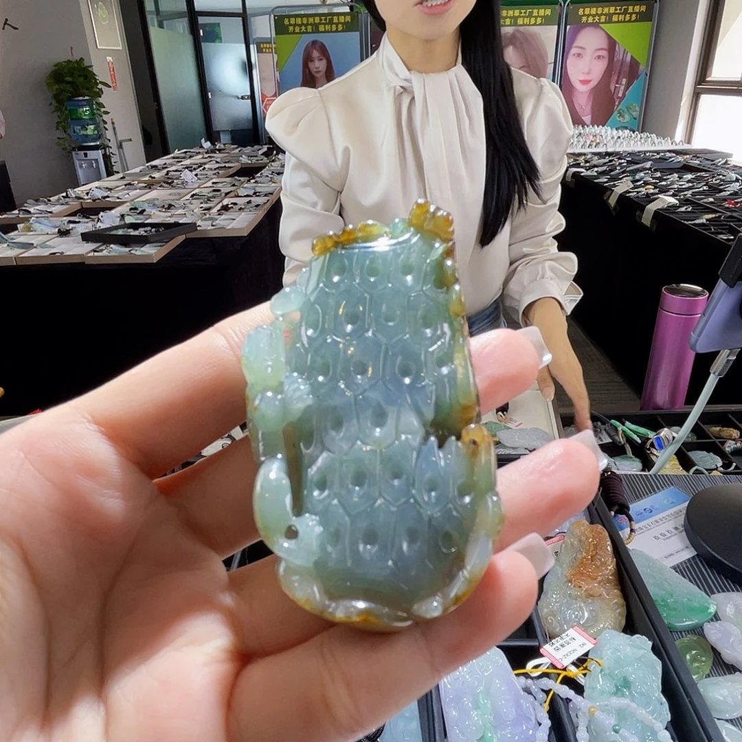颈饰未镶嵌翡翠一个