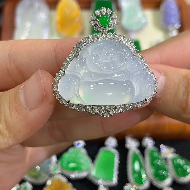 翡翠18K金镶嵌颈饰佛公