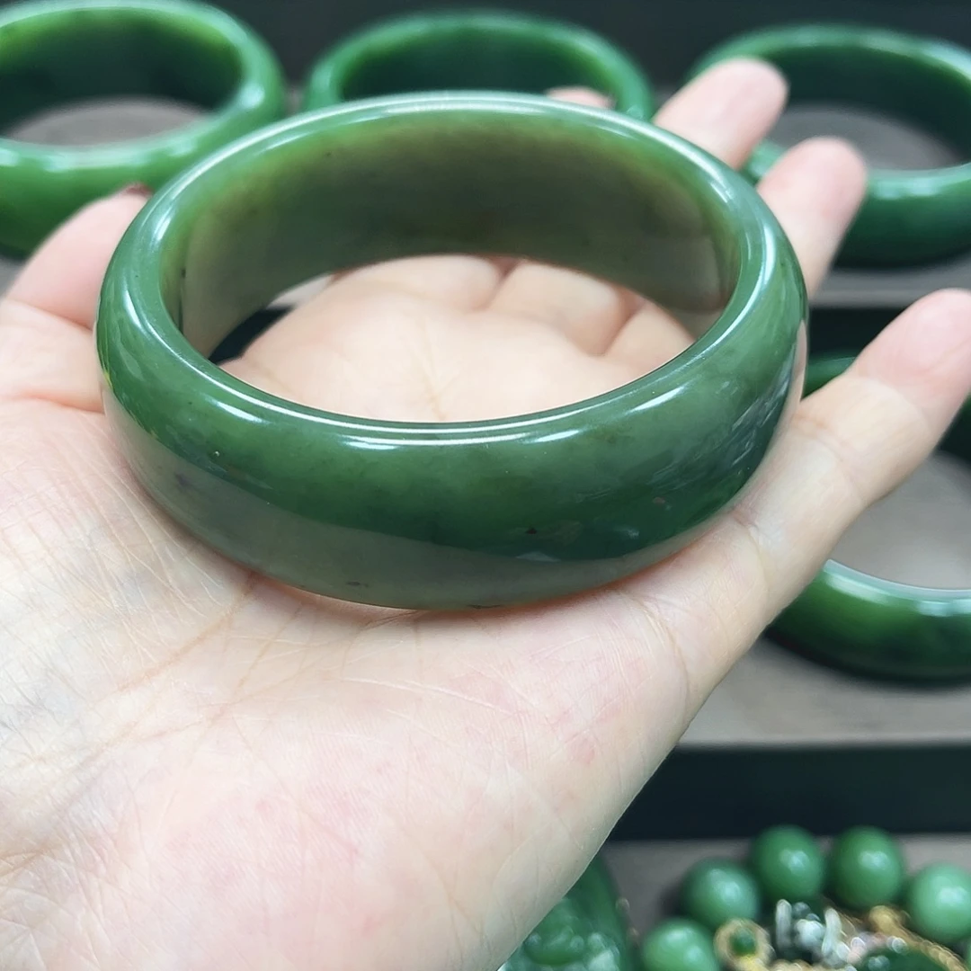 和田玉（碧玉）未镶嵌手镯