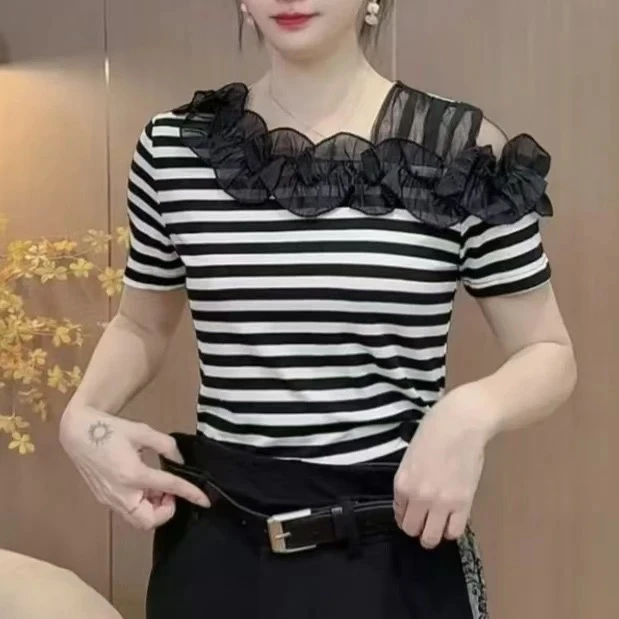 2025年夏季新款不规则时尚百搭洋气设计漏肩显瘦荷叶边短袖T恤女