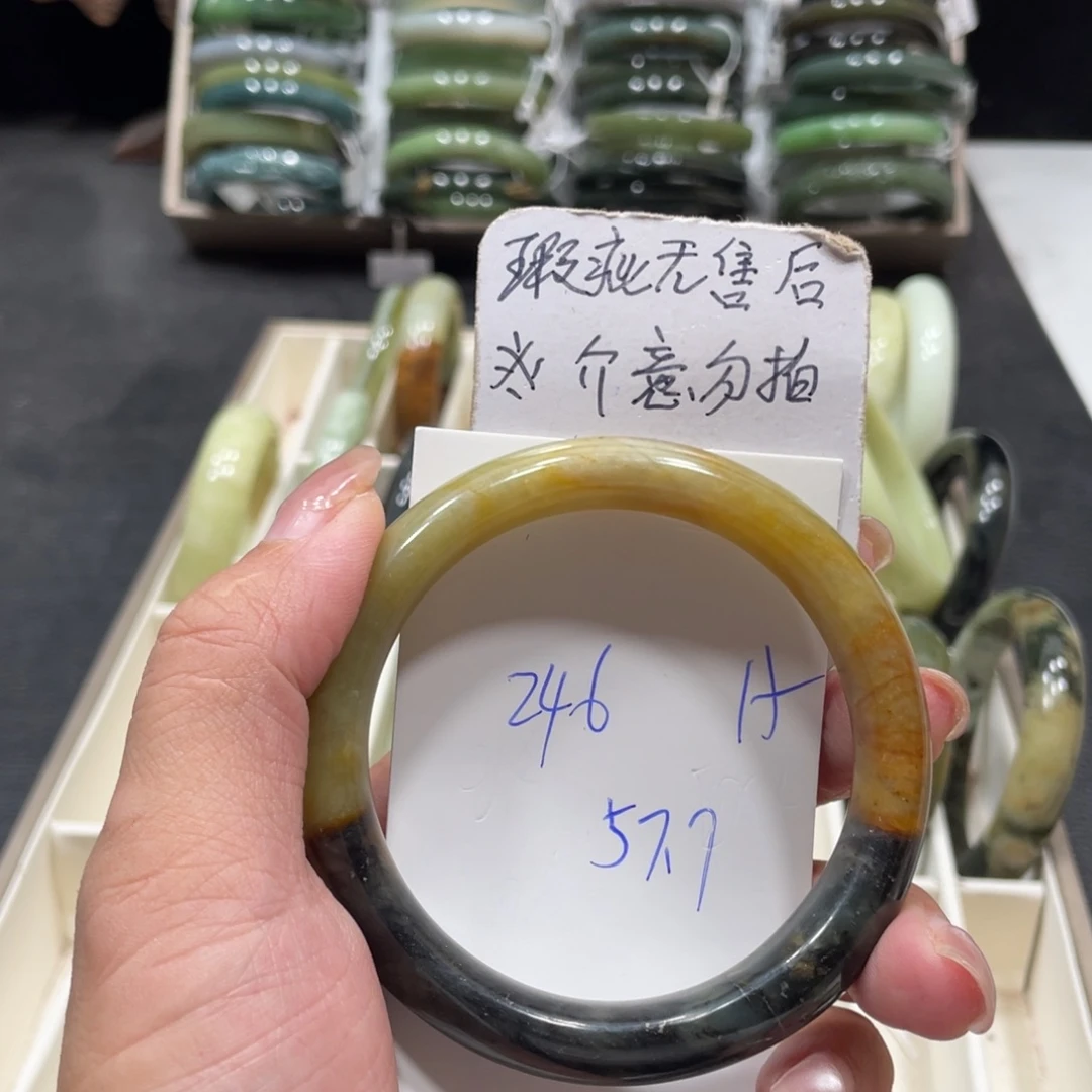 蛇纹石玉未镶嵌手镯