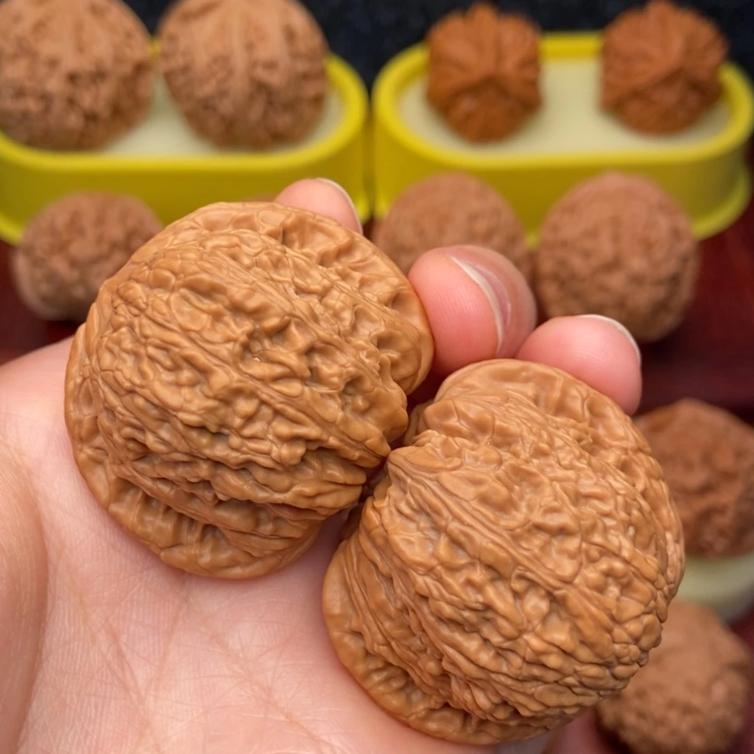 文玩核桃把件40精品红皮绣球“楼”