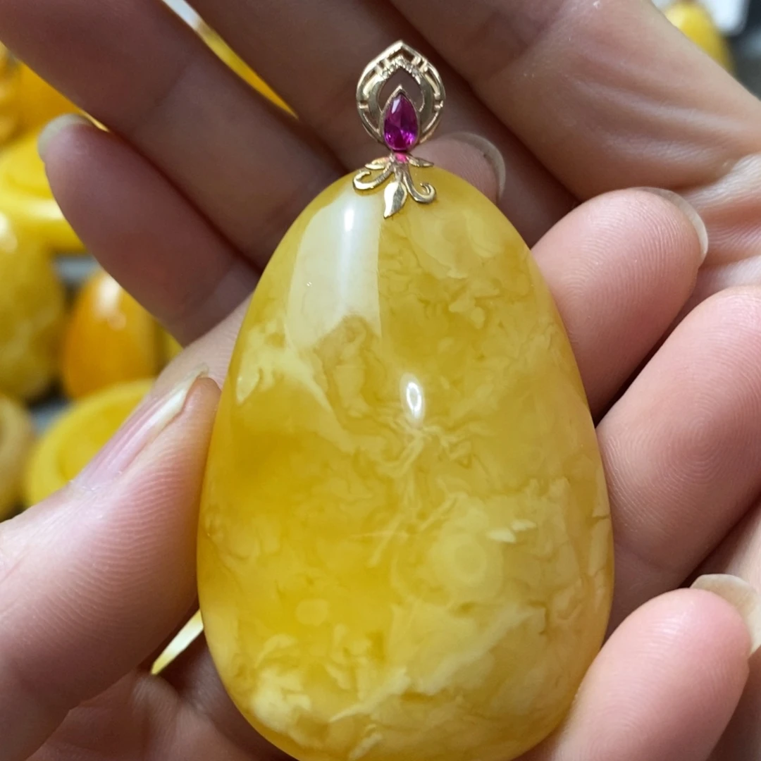 蜜蜡颈饰18K金镶嵌蜜蜡吊坠