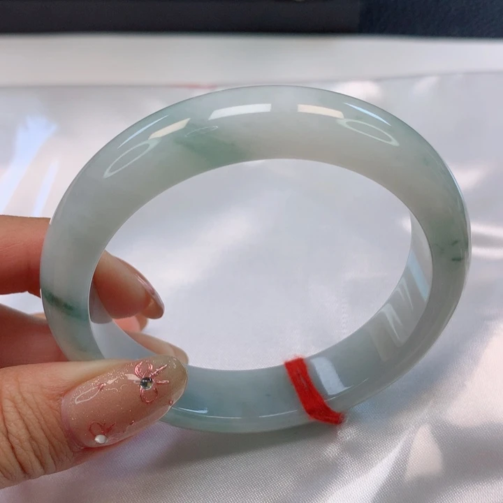 翡翠手镯未镶嵌55圈