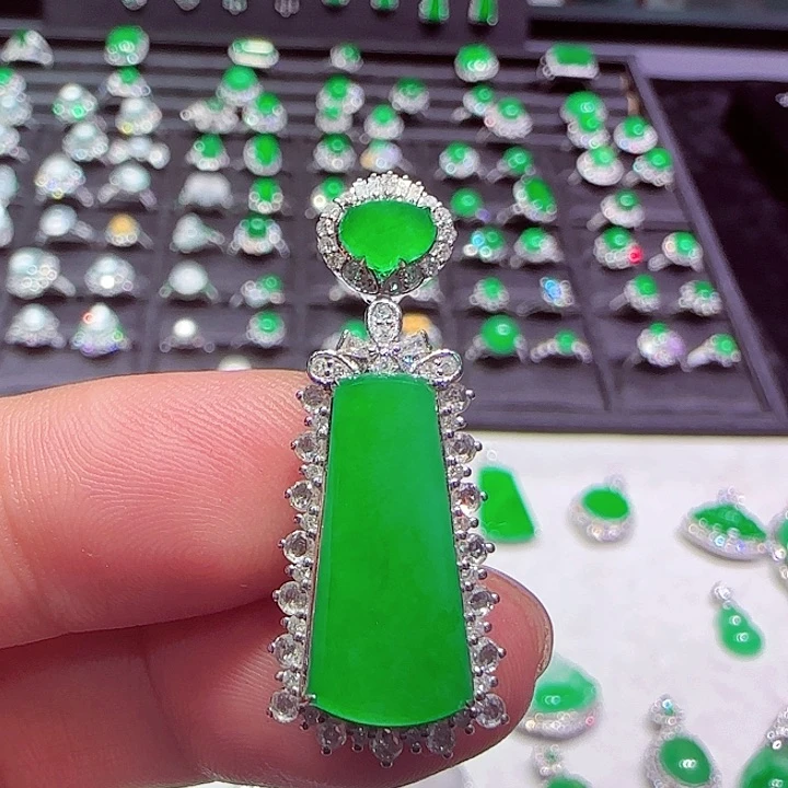 翡翠18K金镶嵌吊坠(不含链)吊坠