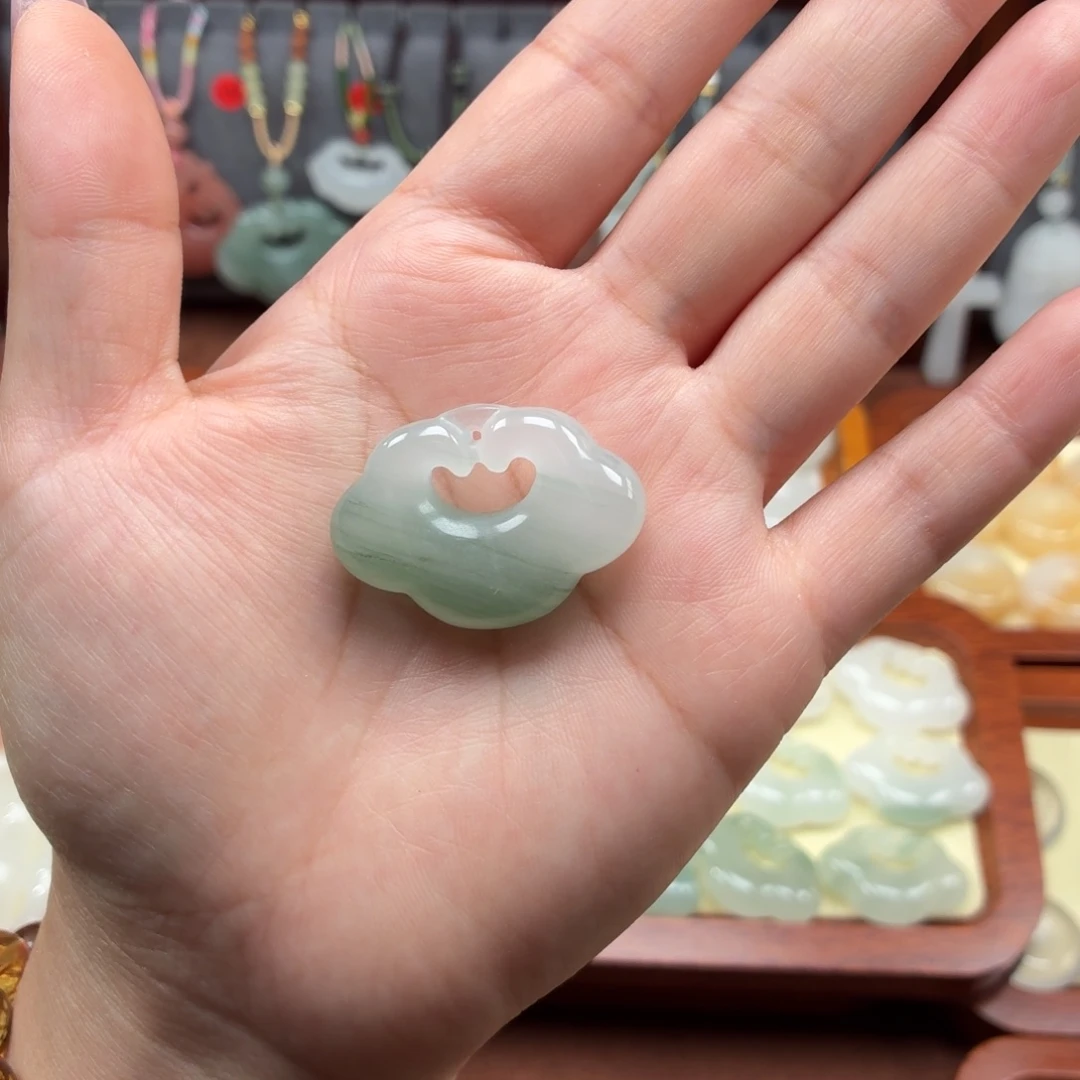 紫***月颈饰未镶嵌石英质玉