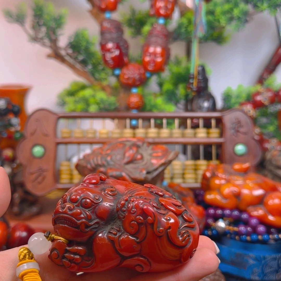 琥珀裸石未镶嵌貔貅