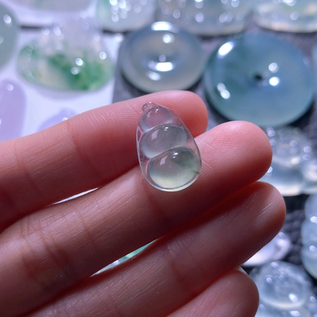 翡翠未镶嵌颈饰豆