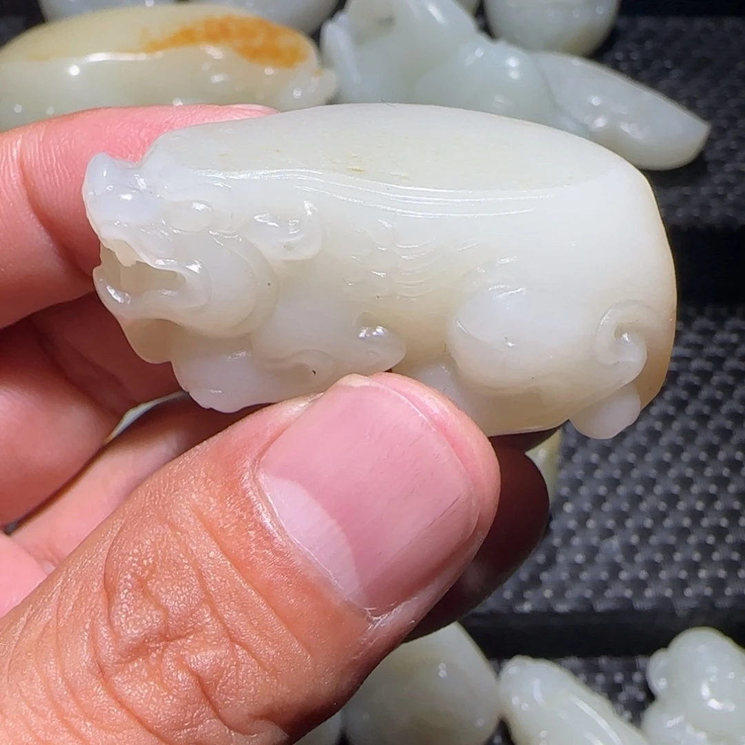 人***斌和田玉未镶嵌颈饰