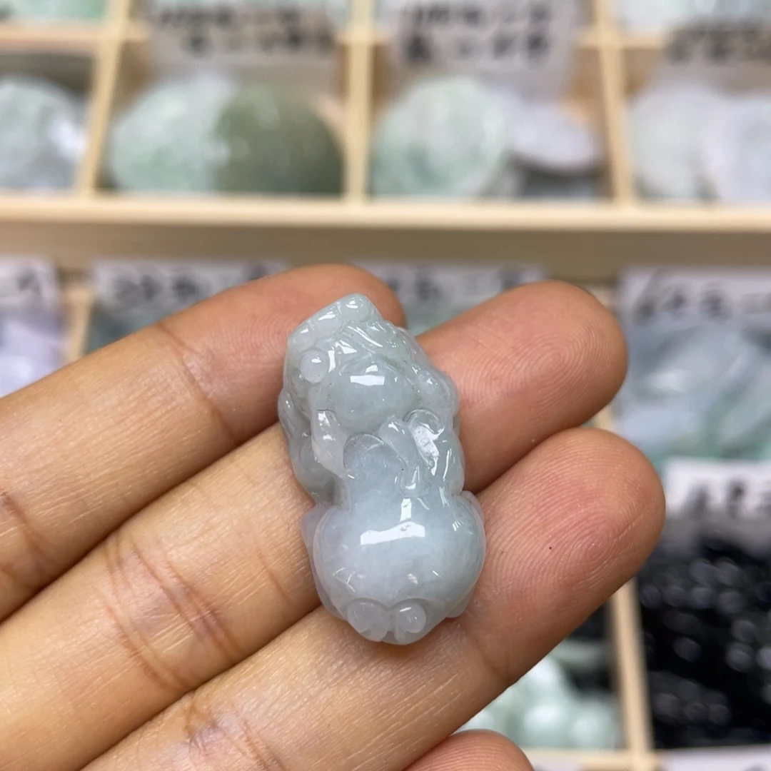 翡翠未镶嵌颈饰貔貅