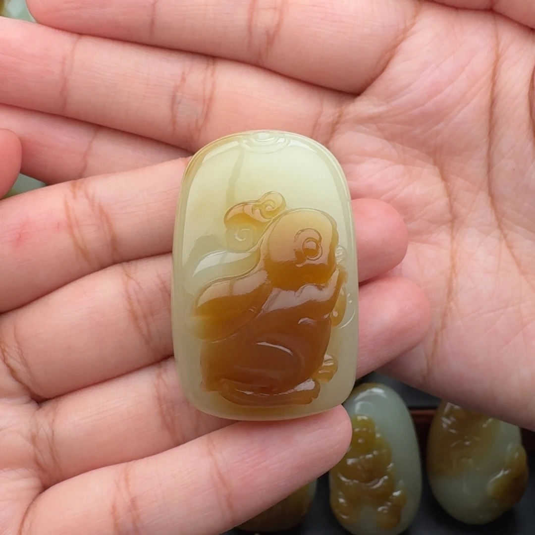 嘟***嘟和田玉未镶嵌颈饰
