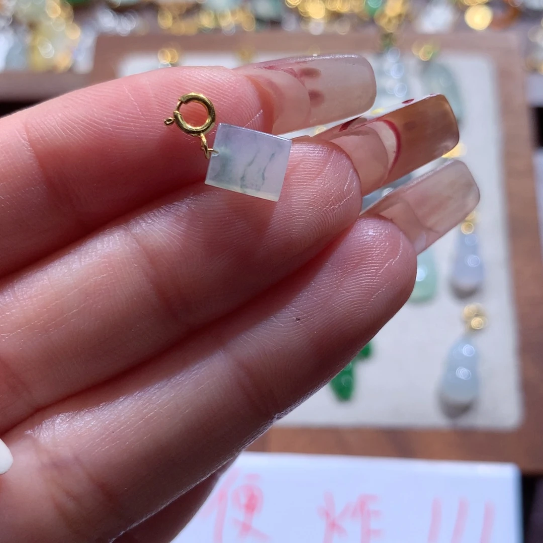 翡翠挂件18K金镶嵌翡翠