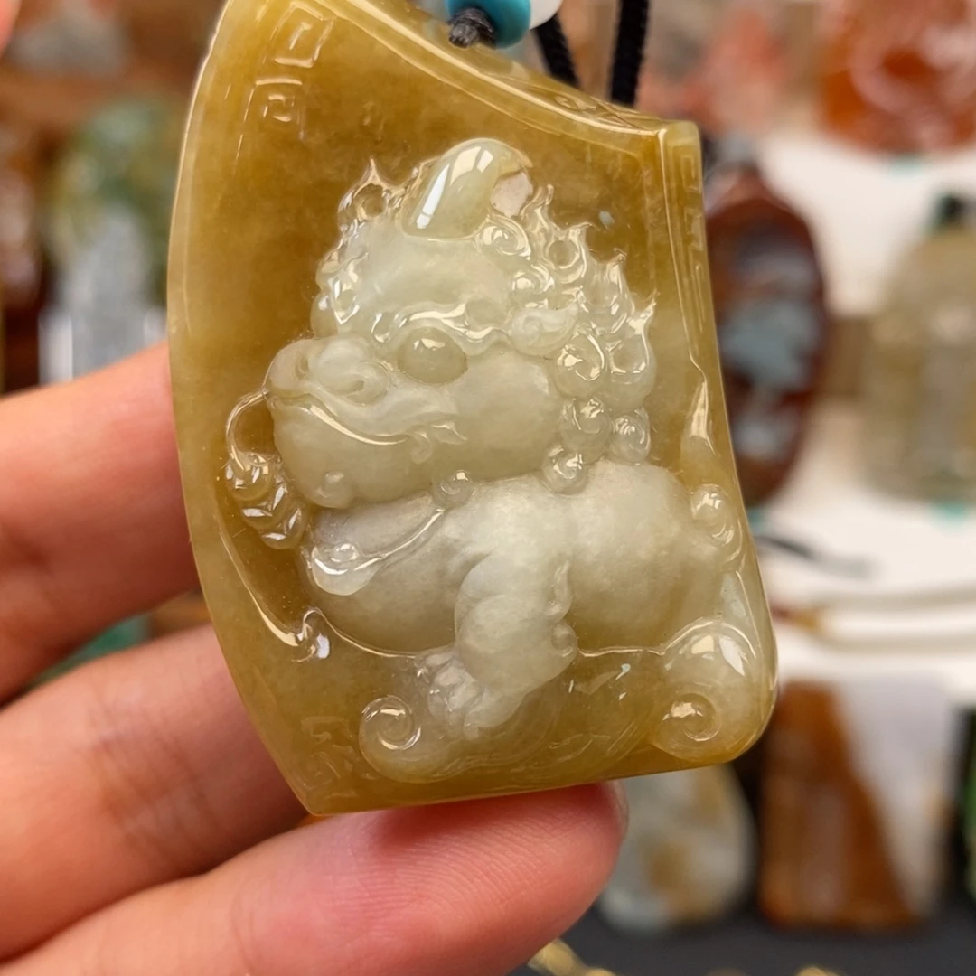 翡翠未镶嵌颈饰貔貅