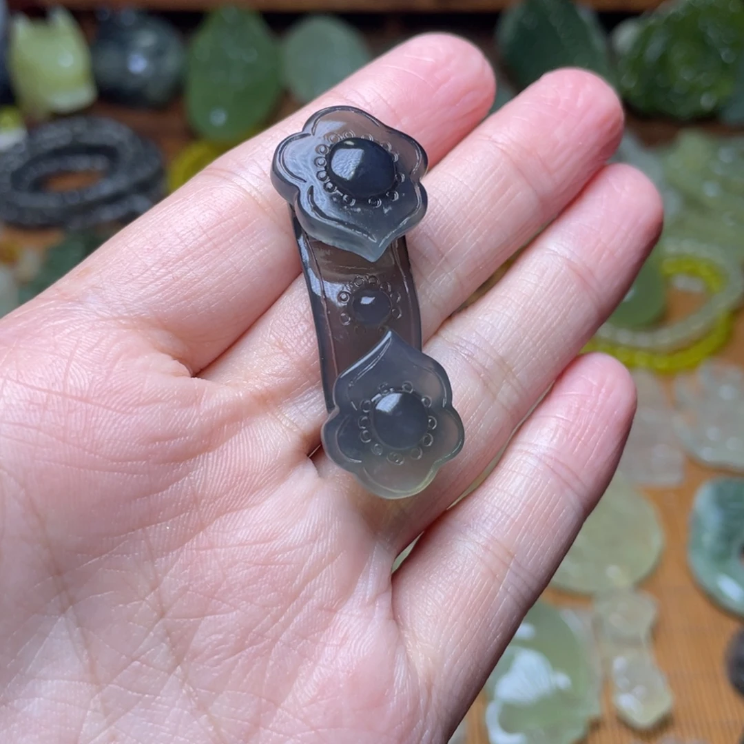 蛇纹石玉未镶嵌吊坠