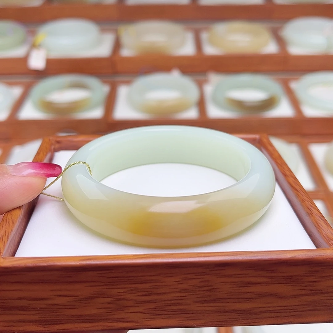 和田玉手镯未镶嵌54