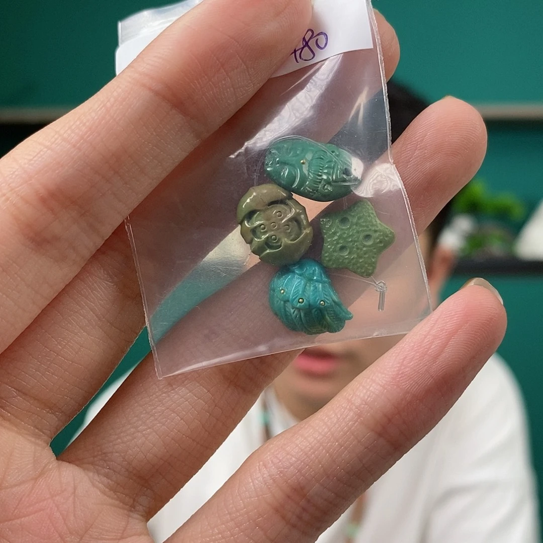 绿松石未镶嵌珠宝奇石