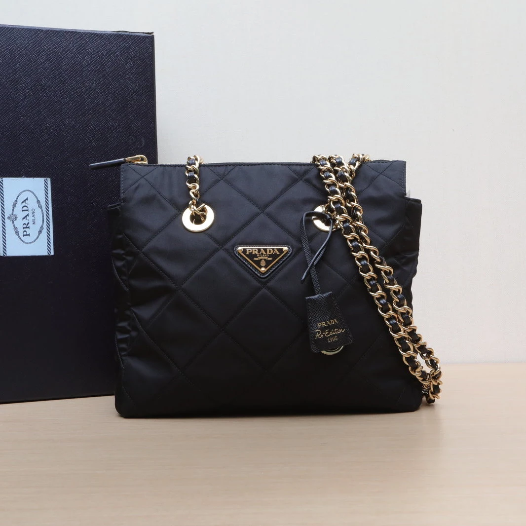 95新 Prada/普拉达 【黑黑】再生尼龙托特包 黑色 尼龙 金扣