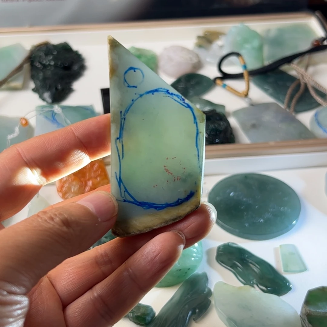 翡翠足银镶嵌颈饰