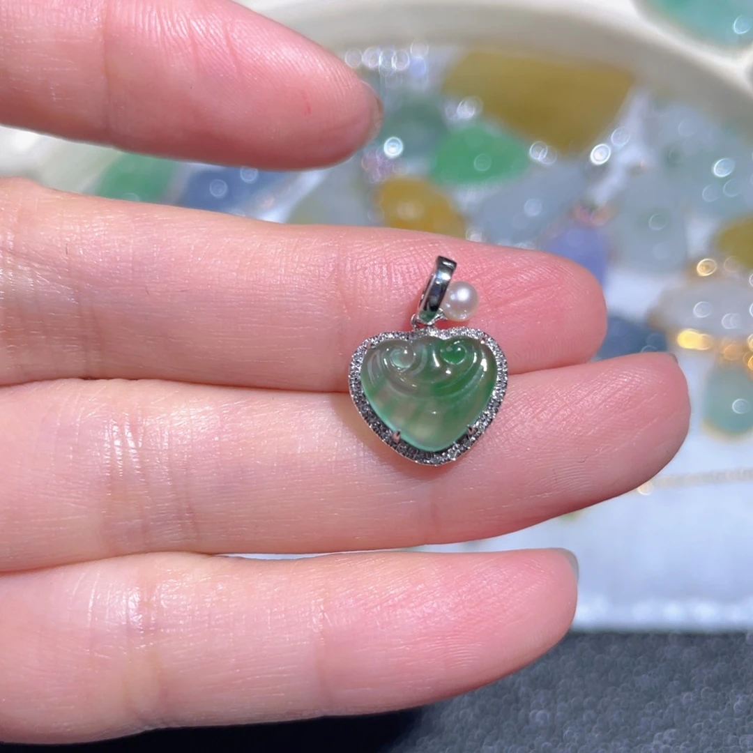 翡翠颈饰18K金镶嵌翡翠