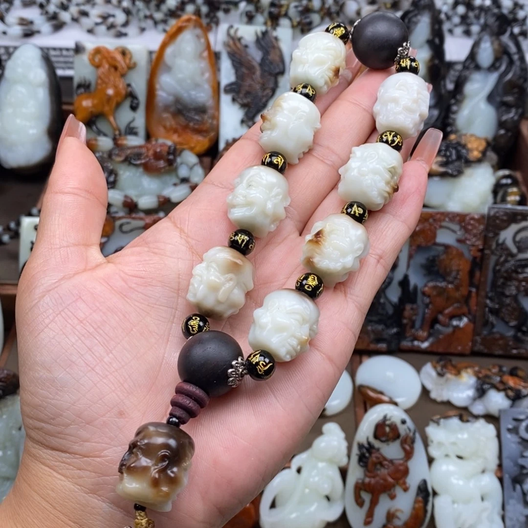 颈饰未镶嵌和田玉