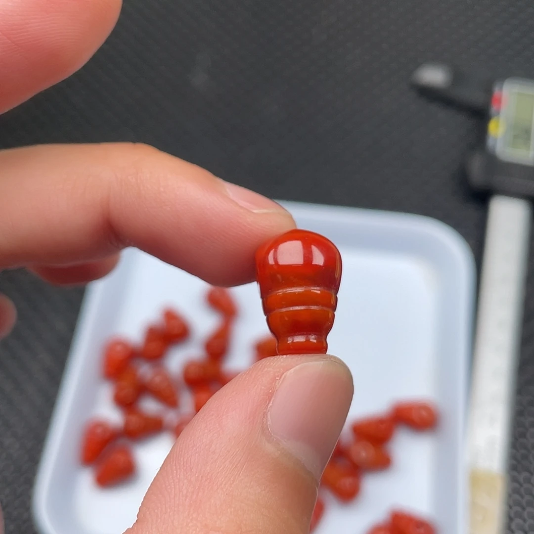 南红玛瑙未镶嵌11*17柿子红三通一颗