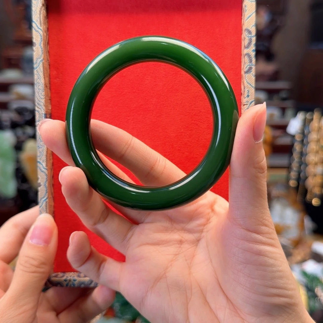 和田玉（碧玉）手镯未镶嵌玫**人