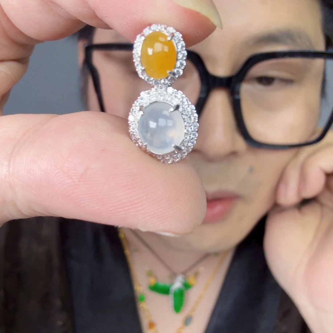 翡翠未镶嵌颈饰一件