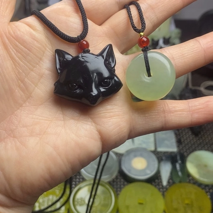 合金蛇纹石玉颈饰
