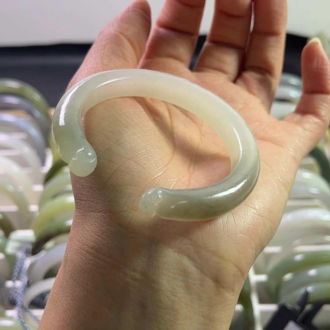 和田玉手镯53圈口未镶嵌