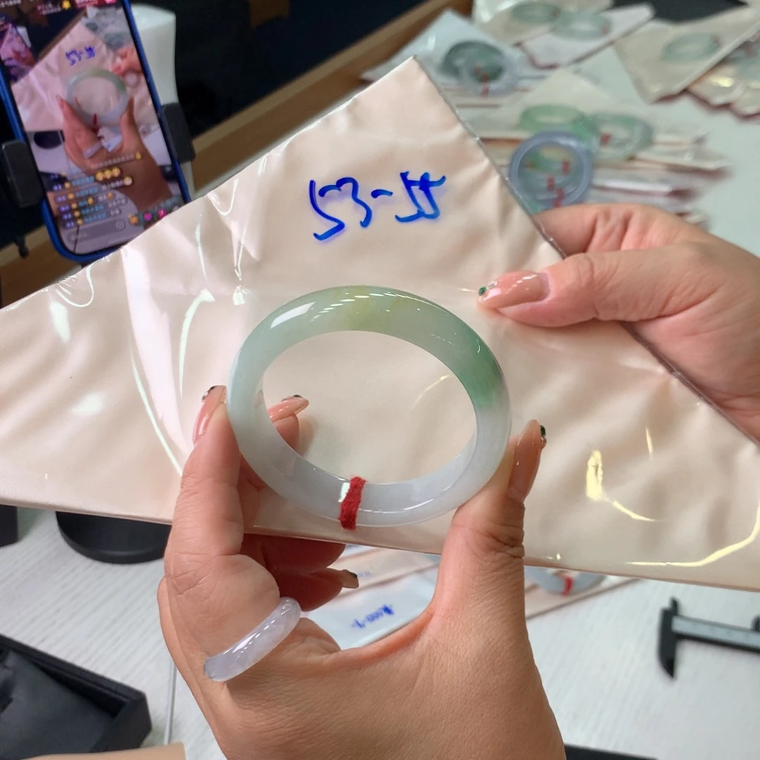 未镶嵌手镯翡翠48小时鉴赏