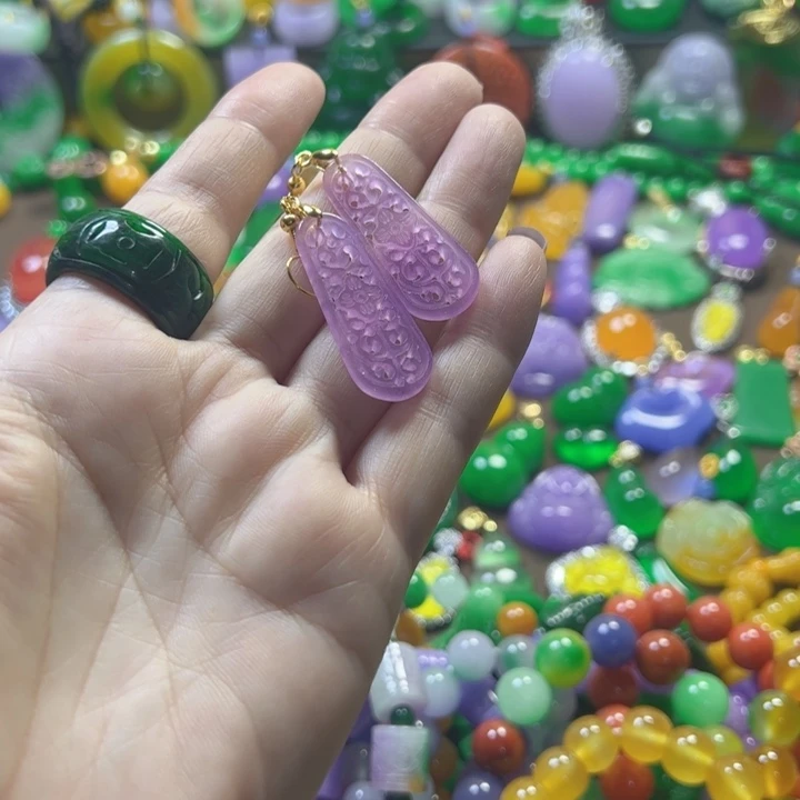 翡翠未镶嵌颈饰耳坠