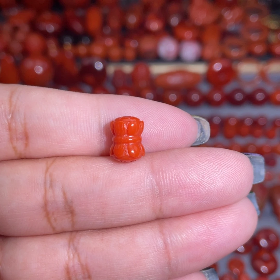 南红玛瑙未镶嵌并蒂莲