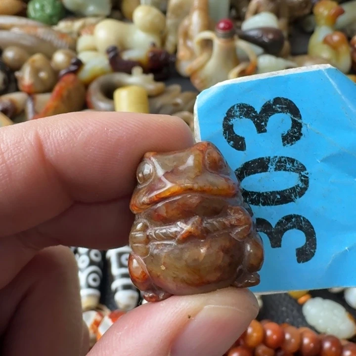 熟***生和田玉未镶嵌颈饰