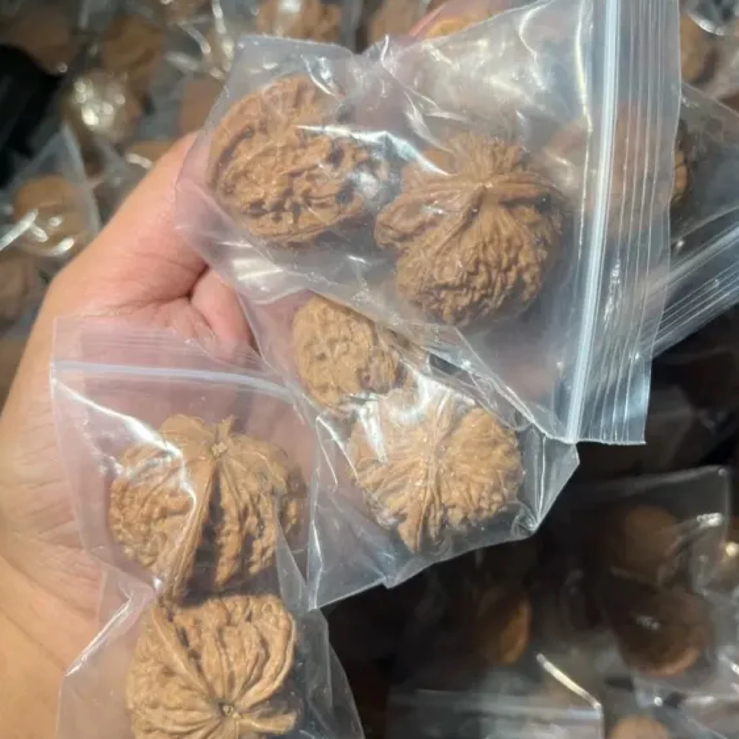 文玩核桃（瑕疵品练手对配对差）但便宜一个快递费都用不上