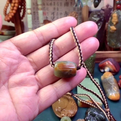 和田玉颈饰未镶嵌微瑕