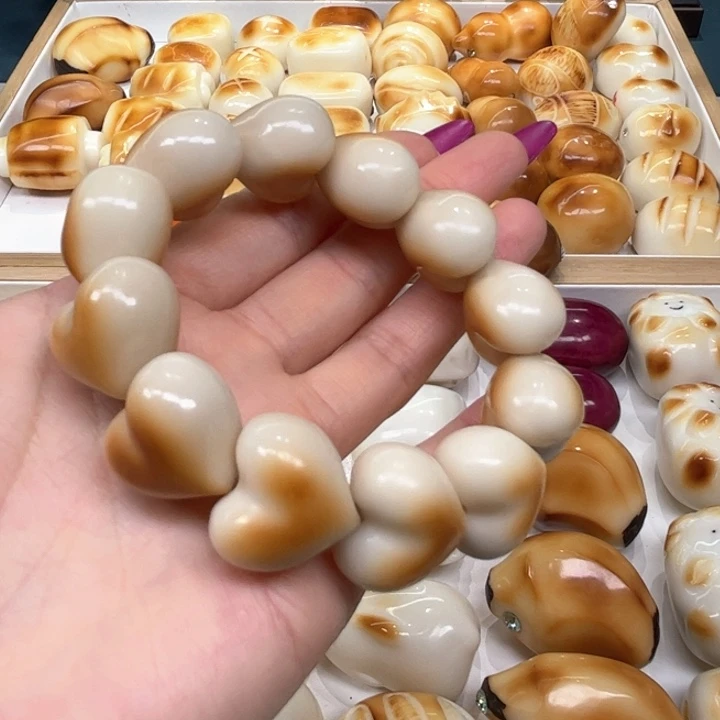 白玉菩提把件2.26.5象牙果炭烤爱心