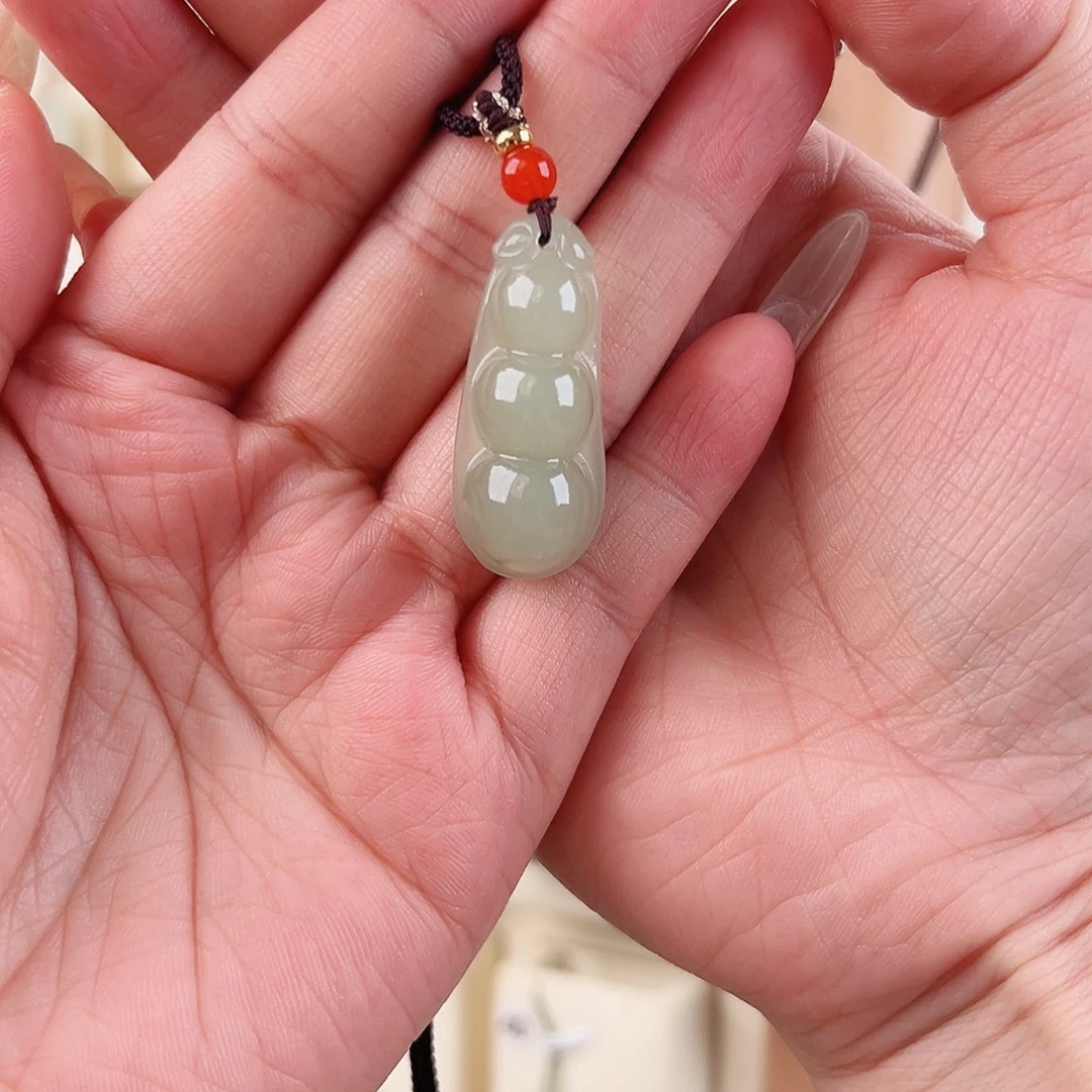 青***狗颈饰未镶嵌和田玉