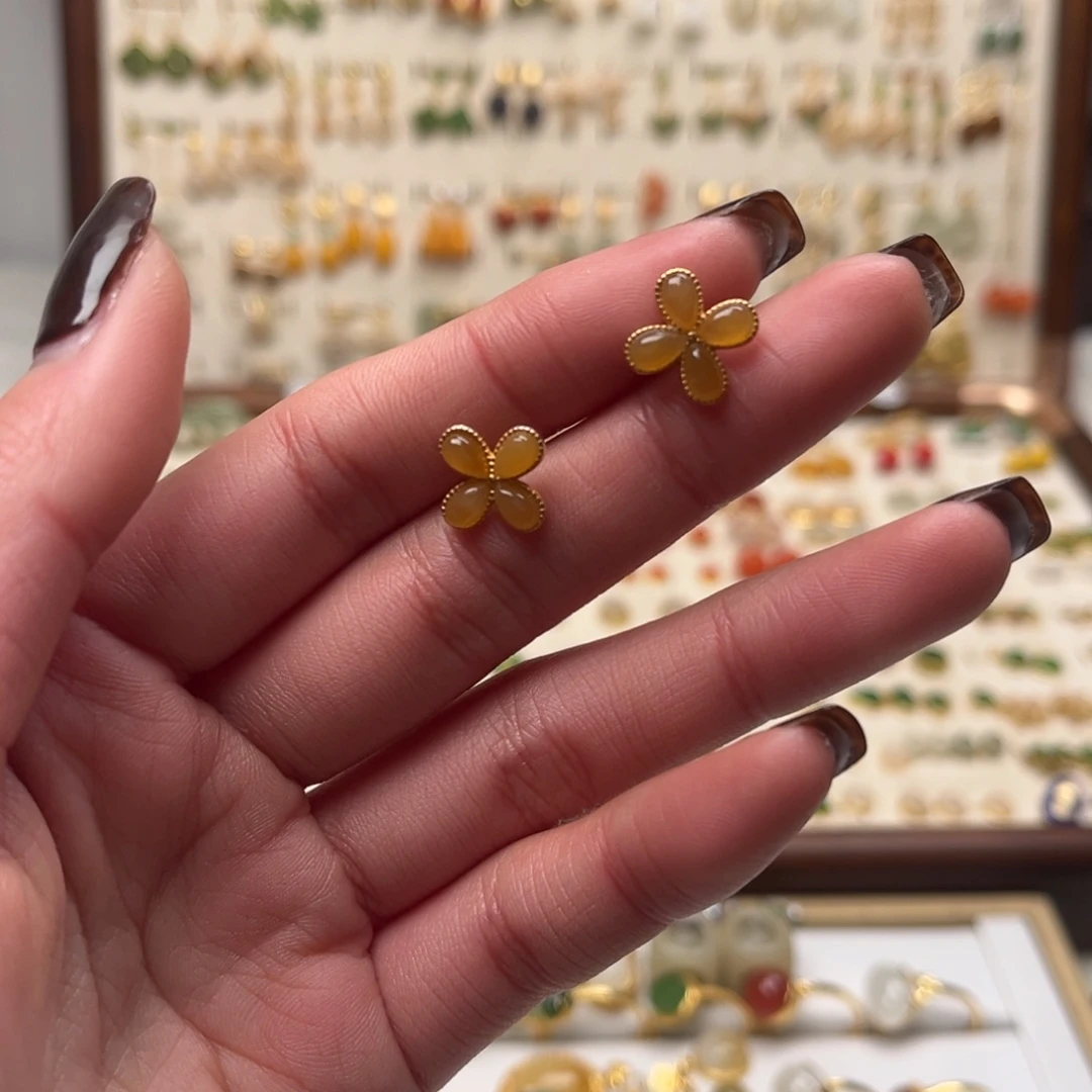 和田玉未镶嵌耳饰