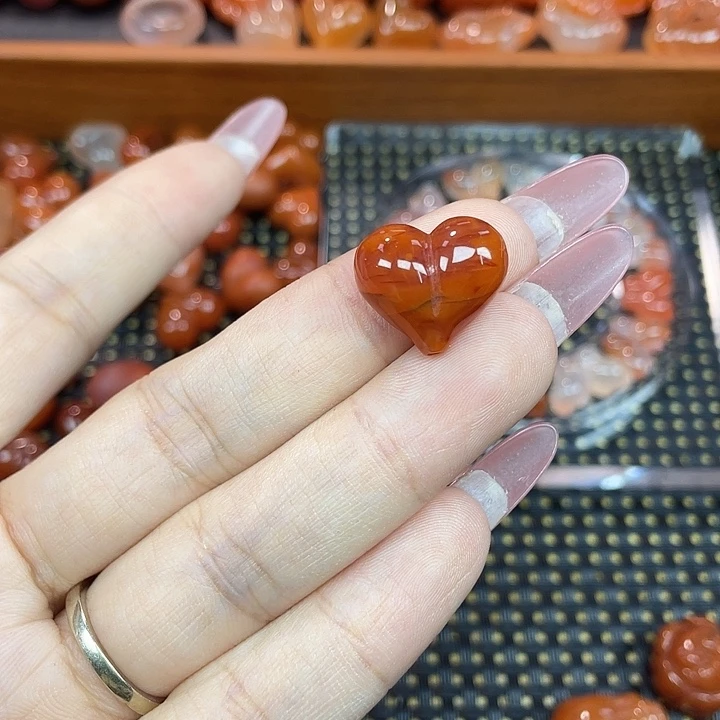 南红玛瑙未镶嵌颈饰火焰纹屁桃