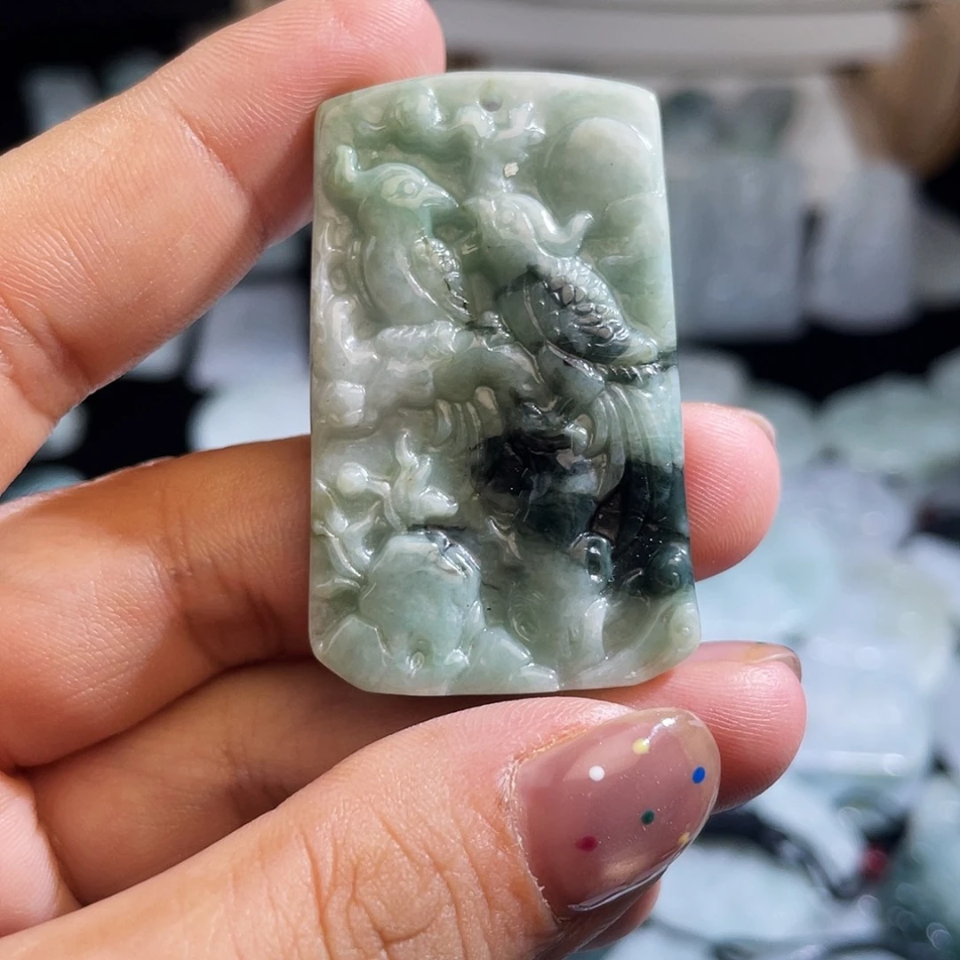 翡翠未镶嵌颈饰普