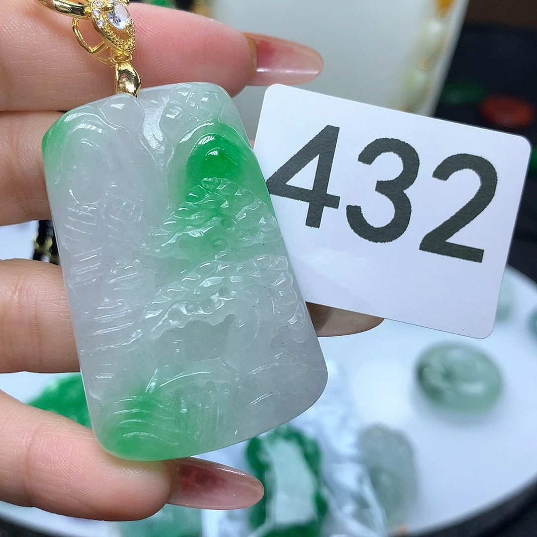 翡翠吊坠(赠链)未镶嵌