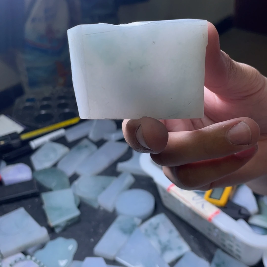 未镶嵌定制翡翠军****鱼包工