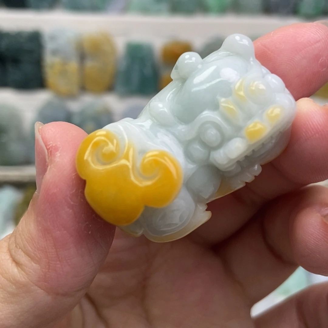 翡翠未镶嵌吊坠(赠链)