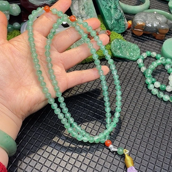 石英质玉未镶嵌颈饰