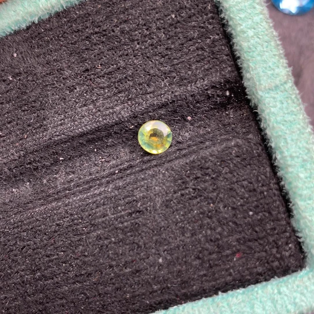 彩色蓝宝石裸石85分