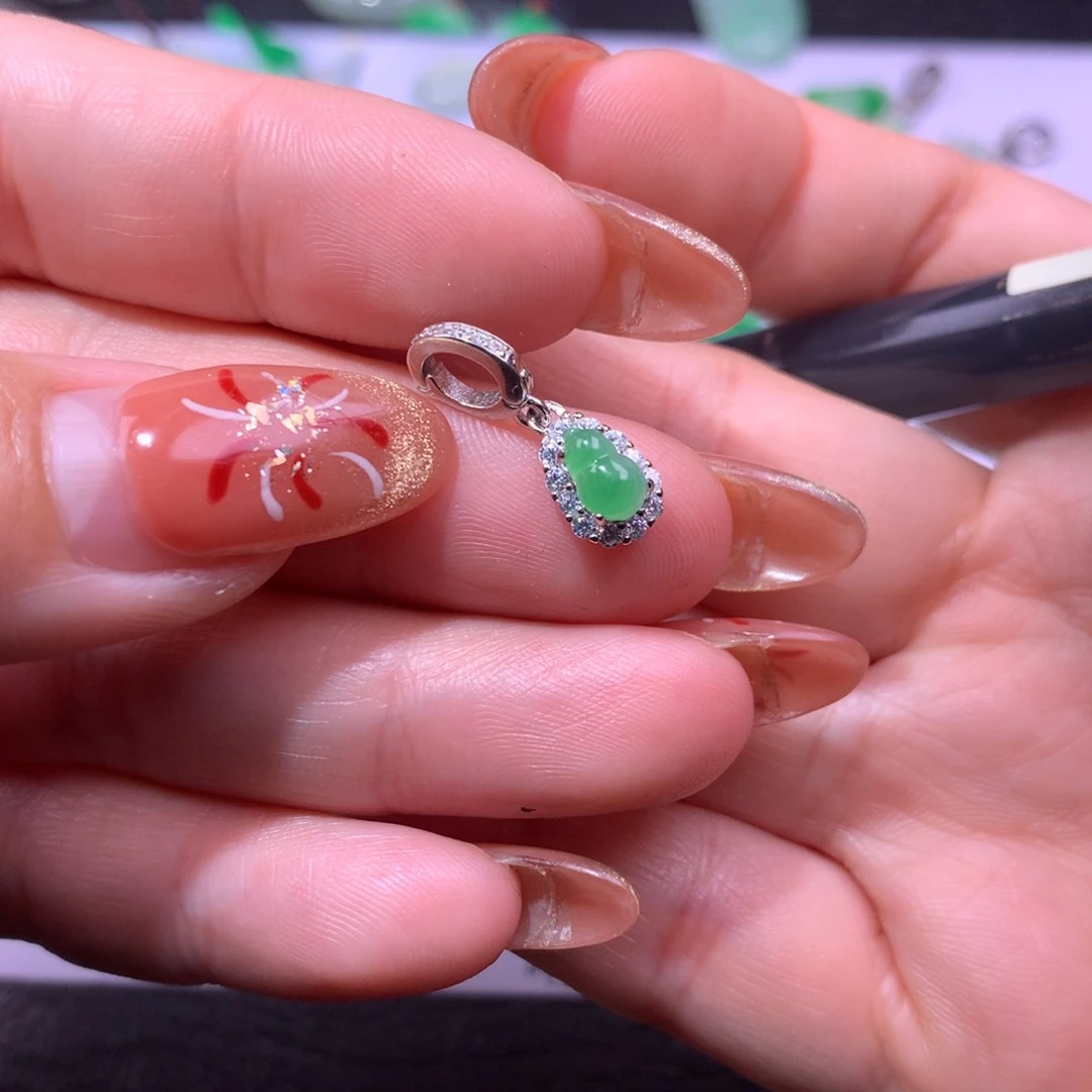 翡翠颈饰银S925镶嵌裸石