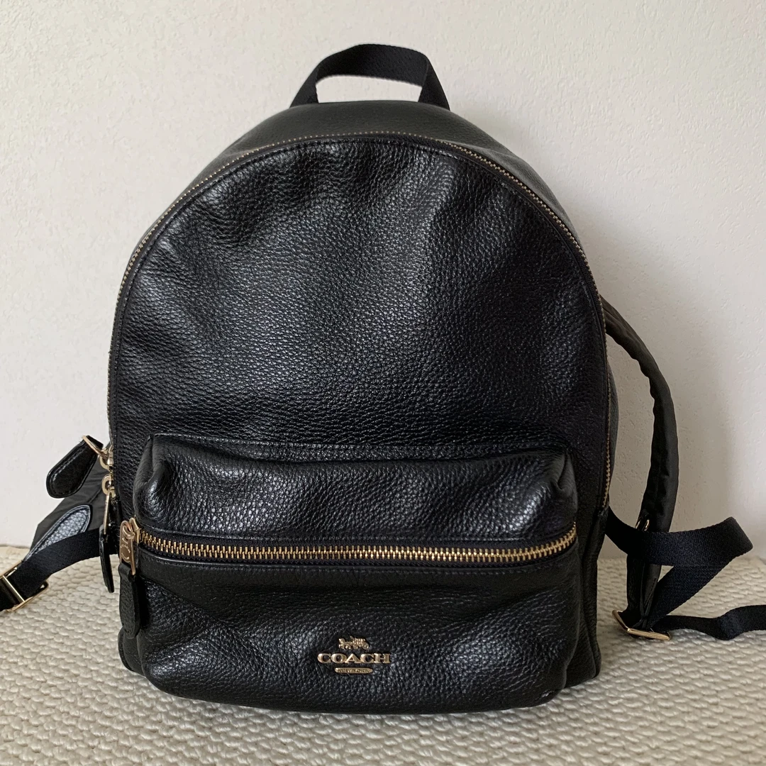 95新 COACH/蔻驰 经典时尚复古休闲黑金荔枝纹双肩包中号